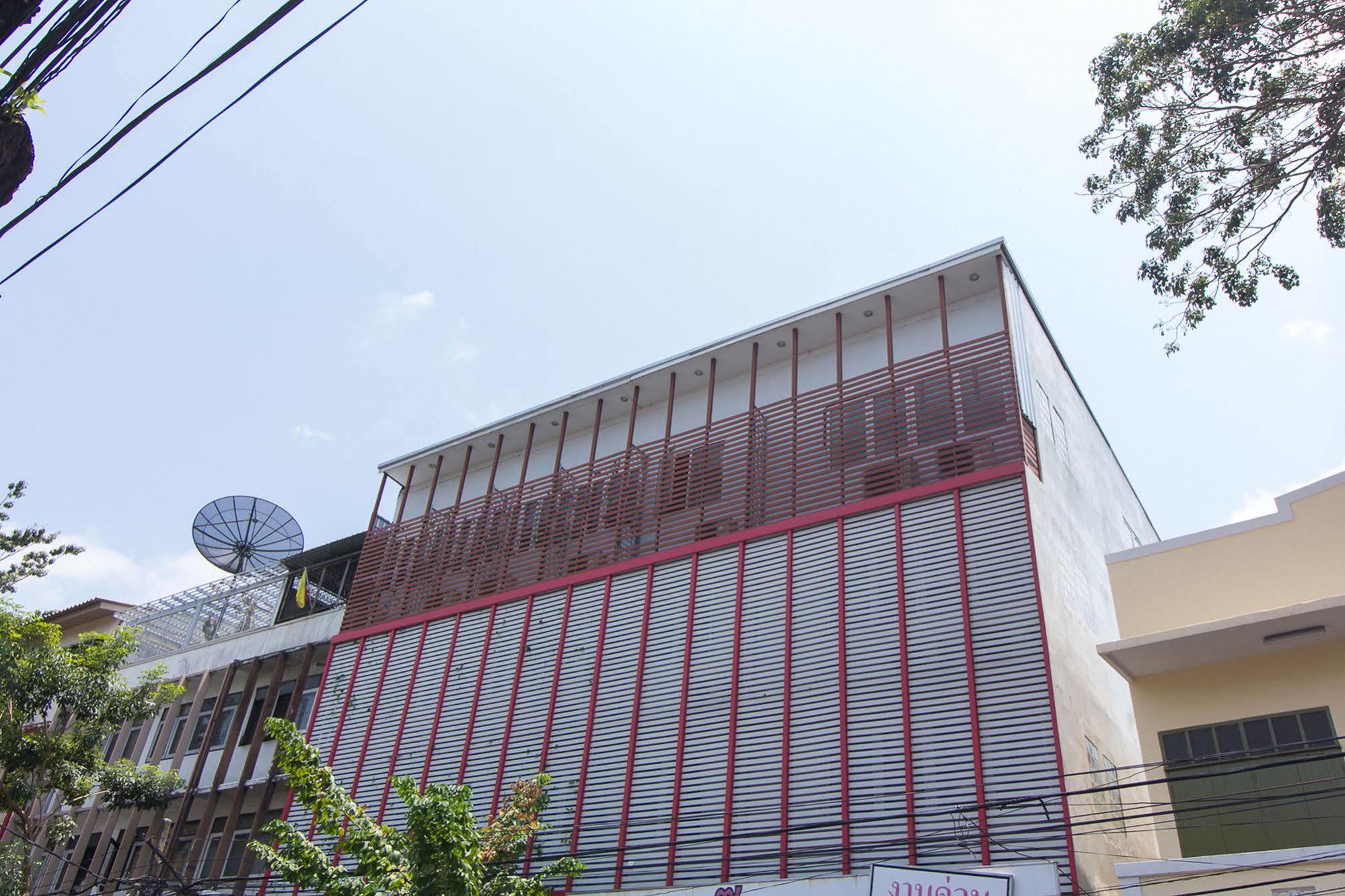 Zen Rooms Damrongrak Road Bangkok Exterior photo